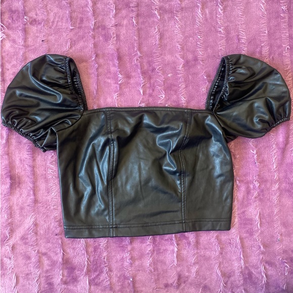 NEW 7 For All Mankind Faux Leather Puff Sleeve Crop Top in Black - Picture 3 of 13